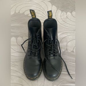 Doc Martin’s only wore twice in too short and don’t like on me. Like new!